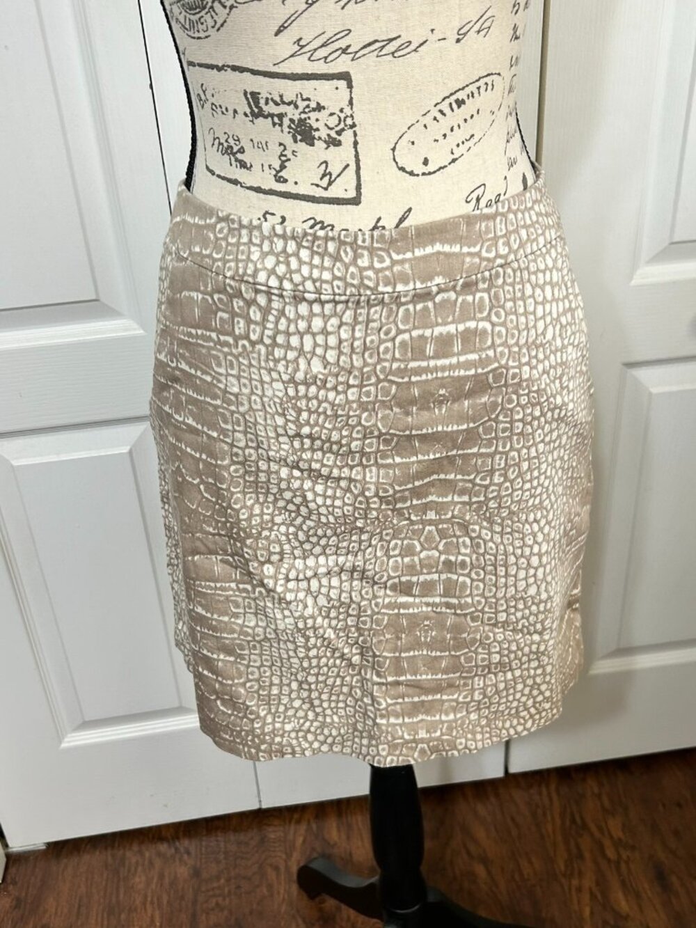 Valerie Bertinelli Tan Mini Pencil Skirt Size 2